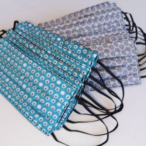 Masque barrière en coton bleu et PUL noir réversible – Image 2