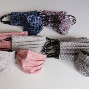 Masque barrière en coton rose et noir réversible – Image 4