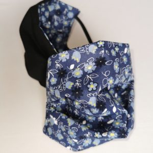 Masque barrière en coton bleu fleurit et noir réversible – Image 4