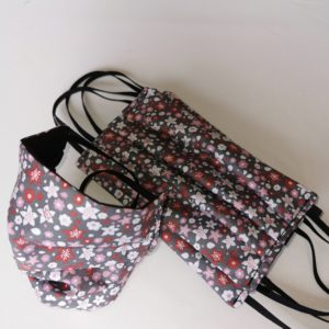 Masque barrière en coton gris fleurit et noir réversible