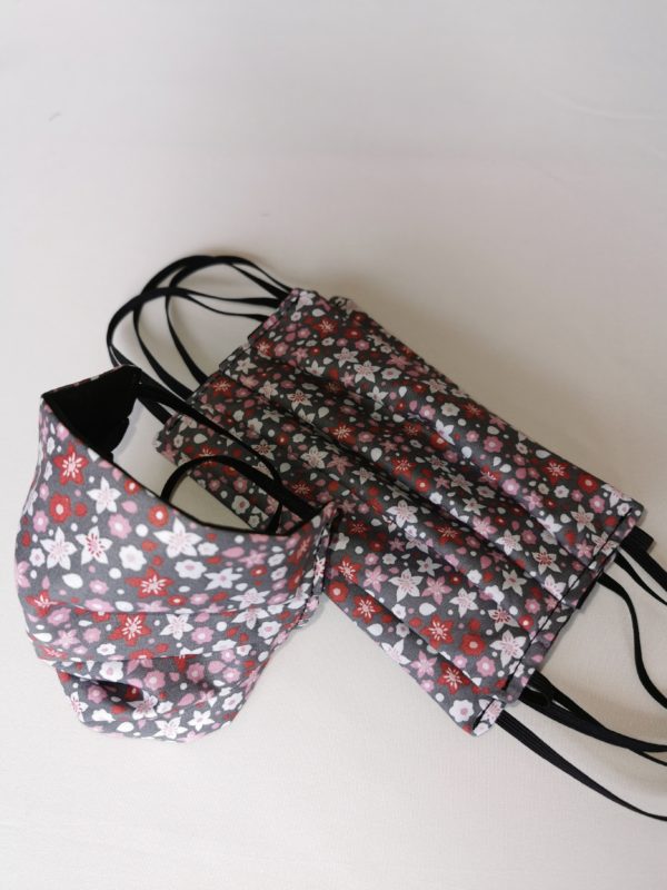 Masque barrière en coton gris fleurit et noir réversible