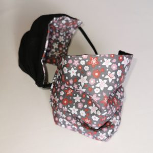 Masque barrière en coton gris fleurit et noir réversible – Image 5